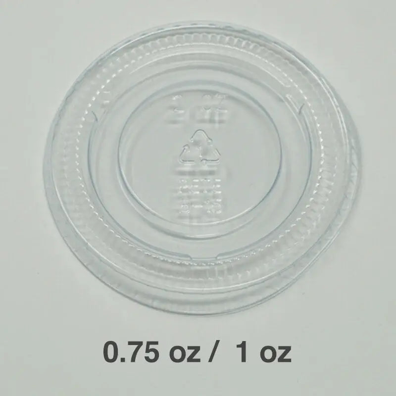 标有 0.75–1 盎司的透明塑料份量杯盖