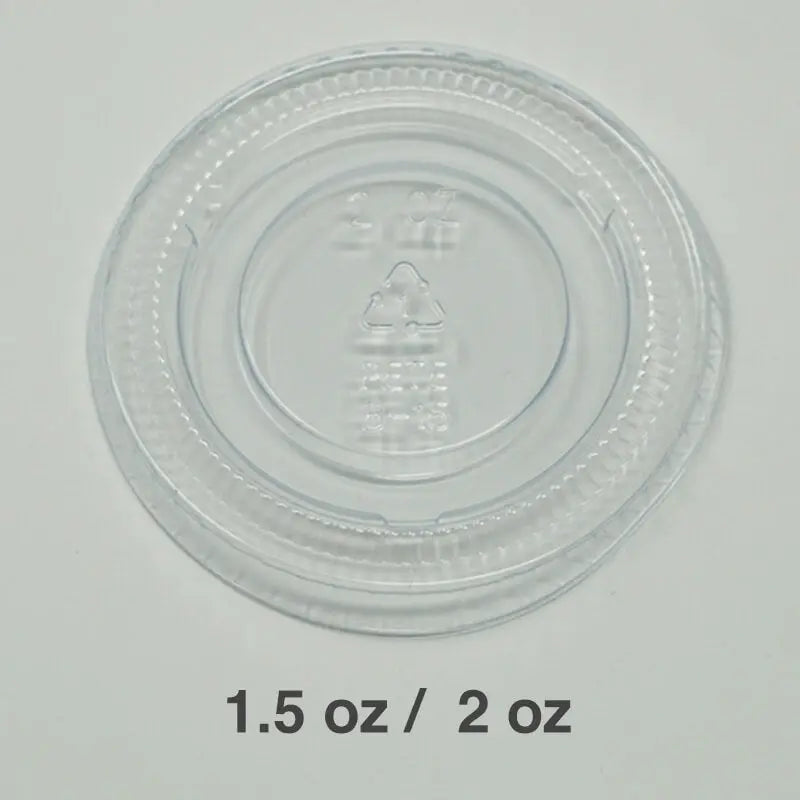 标示为 1.5–2 盎司的透明塑料配料杯盖
